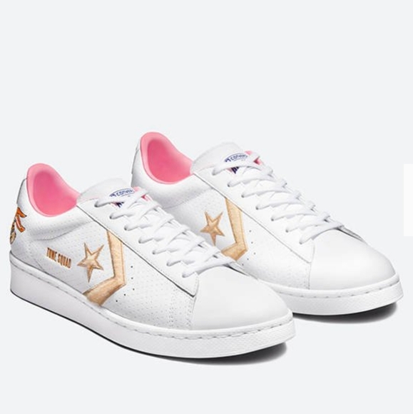 Converse Shoes - Converse space jam lola bonny shoes size woman 6.5 mens 5 unixe  white and pink